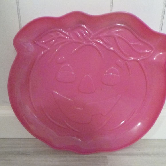 Raggedy Ann Face Jack o Lantern Tray Dark Pink - Picture 1 of 4